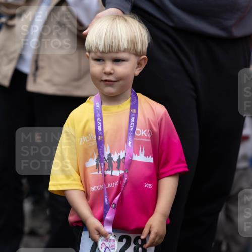 12.06.2026 - Holstenköstenlauf Michael Strokosch http://msf.ph/oto/9748463 12.06.2026 15:04:43 Laufen 36, 36, 36, 2025 meine-sportfotos.de