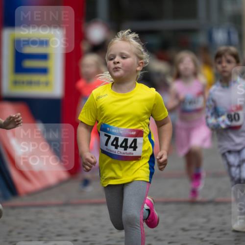 12.06.2026 - Holstenköstenlauf Michael Strokosch http://msf.ph/oto/9748538 12.06.2026 15:12:24 Laufen 36, 7460, 36, 7444, 30 meine-sportfotos.de