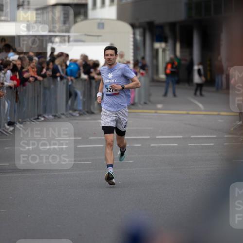 12.06.2026 - Holstenköstenlauf Michael Strokosch http://msf.ph/oto/9749100 12.06.2026 19:38:45 Laufen 327 meine-sportfotos.de