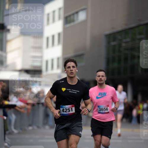 12.06.2026 - Holstenköstenlauf Michael Strokosch http://msf.ph/oto/9749157 12.06.2026 19:40:36 Laufen 4251, 3656 meine-sportfotos.de