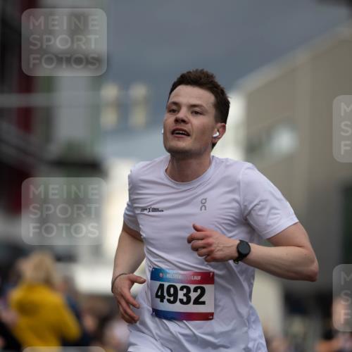 12.06.2026 - Holstenköstenlauf Michael Strokosch http://msf.ph/oto/9749176 12.06.2026 19:40:44 Laufen 36, 4932 meine-sportfotos.de
