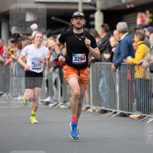 12.06.2026 - Holstenköstenlauf Michael Strokosch http://msf.ph/oto/9749181 12.06.2026 19:41:06 Laufen 3210, 3294 meine-sportfotos.de