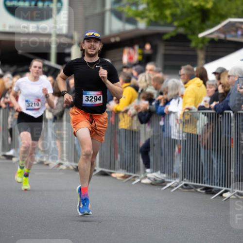 12.06.2026 - Holstenköstenlauf Michael Strokosch http://msf.ph/oto/9749184 12.06.2026 19:41:07 Laufen 3210, 3294 meine-sportfotos.de