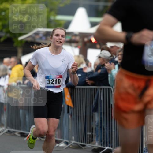 12.06.2026 - Holstenköstenlauf Michael Strokosch http://msf.ph/oto/9749191 12.06.2026 19:41:10 Laufen 3210, 3291 meine-sportfotos.de