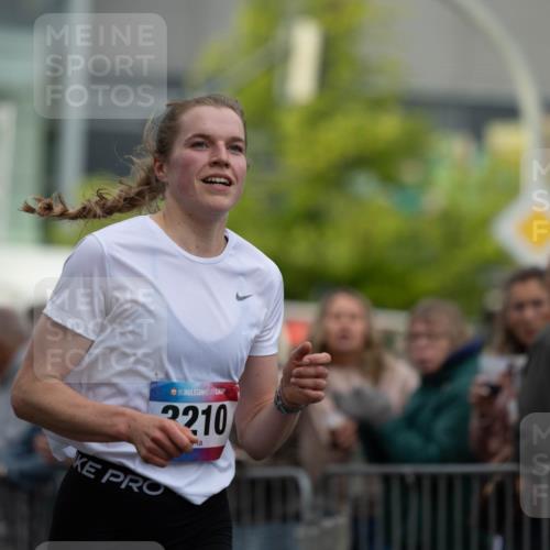 12.06.2026 - Holstenköstenlauf Michael Strokosch http://msf.ph/oto/9749196 12.06.2026 19:41:11 Laufen 36, 2210 meine-sportfotos.de