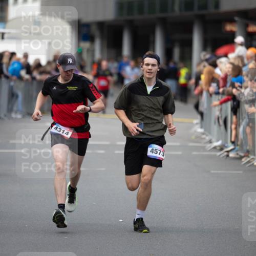12.06.2026 - Holstenköstenlauf Michael Strokosch http://msf.ph/oto/9749237 12.06.2026 19:43:08 Laufen 4314, 4573 meine-sportfotos.de
