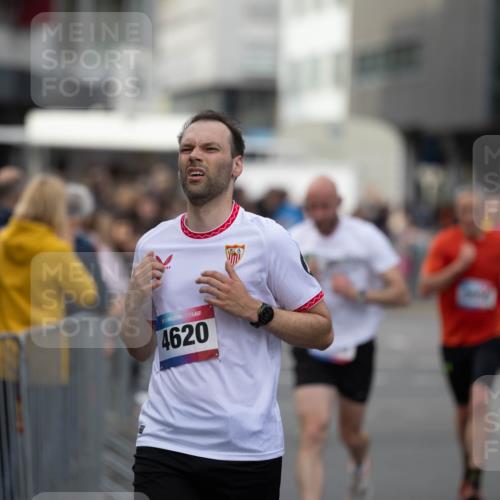 12.06.2026 - Holstenköstenlauf Michael Strokosch http://msf.ph/oto/9749265 12.06.2026 19:44:14 Laufen 4620, 07 meine-sportfotos.de