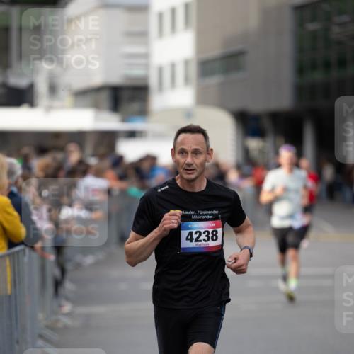 12.06.2026 - Holstenköstenlauf Michael Strokosch http://msf.ph/oto/9749275 12.06.2026 19:44:24 Laufen 4238 meine-sportfotos.de