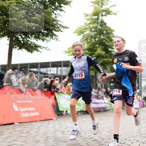 12.06.2026 - Holstenköstenlauf Michael Strokosch http://msf.ph/oto/9749455 12.06.2026 17:57:22 Laufen 4715, 716 meine-sportfotos.de