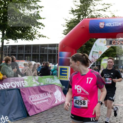 12.06.2026 - Holstenköstenlauf Michael Strokosch http://msf.ph/oto/9749669 12.06.2026 19:54:34 Laufen 10, 54, 17, 17, 4258, 0, 4840 meine-sportfotos.de