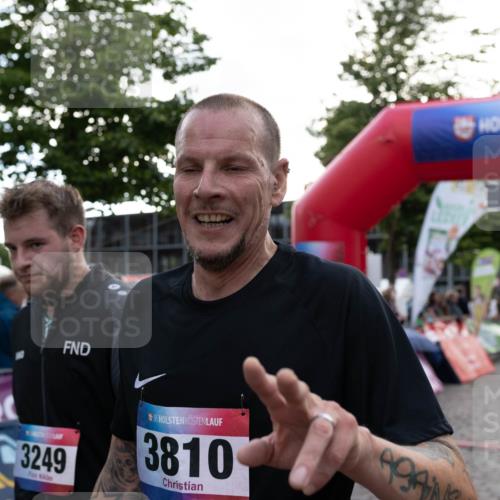 12.06.2026 - Holstenköstenlauf Michael Strokosch http://msf.ph/oto/9749687 12.06.2026 19:54:44 Laufen 3249, 36, 3810, 0, 54, 27 meine-sportfotos.de
