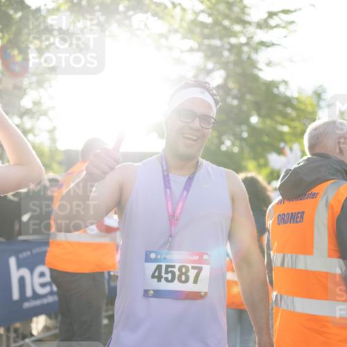 12.06.2026 - Holstenköstenlauf Michael Strokosch http://msf.ph/oto/9749970 12.06.2026 20:00:10 Laufen 3, 4587 meine-sportfotos.de