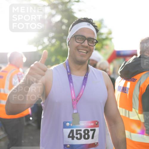12.06.2026 - Holstenköstenlauf Michael Strokosch http://msf.ph/oto/9749984 12.06.2026 20:00:13 Laufen 36, 4587 meine-sportfotos.de