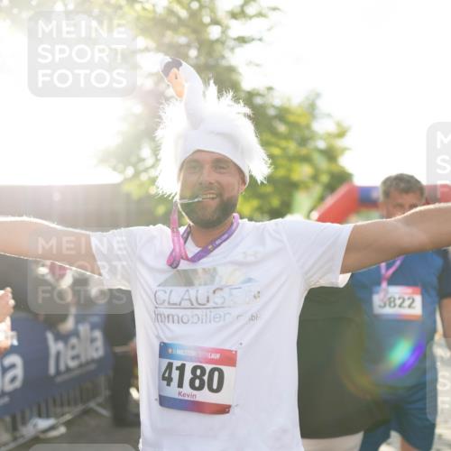 12.06.2026 - Holstenköstenlauf Michael Strokosch http://msf.ph/oto/9749990 12.06.2026 20:00:23 Laufen 36, 5822, 36, 4180 meine-sportfotos.de