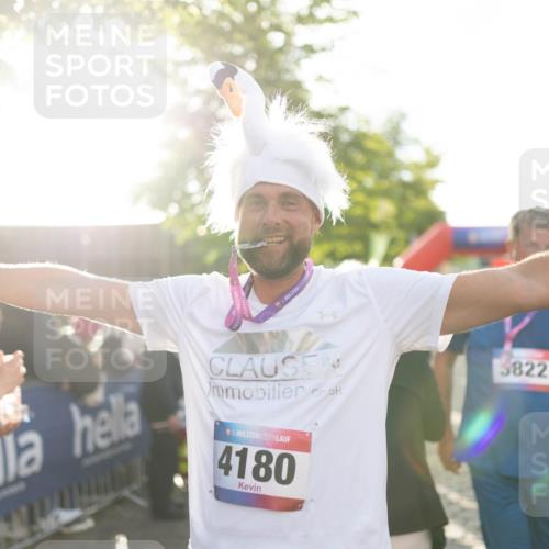 12.06.2026 - Holstenköstenlauf Michael Strokosch http://msf.ph/oto/9749993 12.06.2026 20:00:23 Laufen 36, 5822, 36, 4180 meine-sportfotos.de