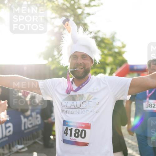 12.06.2026 - Holstenköstenlauf Michael Strokosch http://msf.ph/oto/9749995 12.06.2026 20:00:23 Laufen 36, 5822, 36, 4180 meine-sportfotos.de