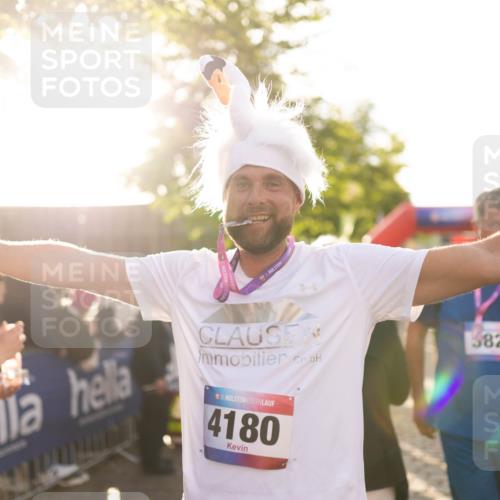 12.06.2026 - Holstenköstenlauf Michael Strokosch http://msf.ph/oto/9749996 12.06.2026 20:00:23 Laufen 36, 3822, 36, 4180 meine-sportfotos.de