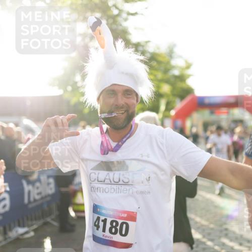 12.06.2026 - Holstenköstenlauf Michael Strokosch http://msf.ph/oto/9750004 12.06.2026 20:00:24 Laufen 36, 5822, 36, 4180 meine-sportfotos.de