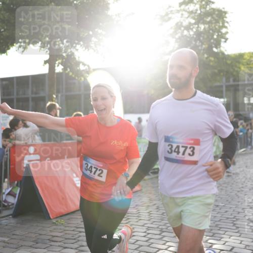 12.06.2026 - Holstenköstenlauf Michael Strokosch http://msf.ph/oto/9750068 12.06.2026 20:04:15 Laufen 3472, 3473 meine-sportfotos.de