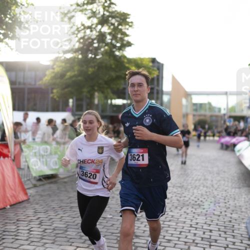 12.06.2026 - Holstenköstenlauf Michael Strokosch http://msf.ph/oto/9750070 12.06.2026 20:04:18 Laufen 24, 3620, 3621 meine-sportfotos.de