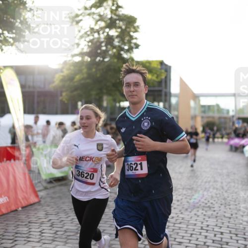 12.06.2026 - Holstenköstenlauf Michael Strokosch http://msf.ph/oto/9750072 12.06.2026 20:04:18 Laufen 24, 3620, 3621 meine-sportfotos.de
