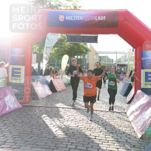 12.06.2026 - Holstenköstenlauf Michael Strokosch http://msf.ph/oto/9750113 12.06.2026 20:05:09 Laufen 383, 3756, 4162, 24 meine-sportfotos.de