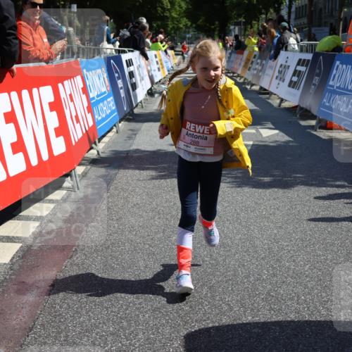 14.06.2026 - REWE Women's Run Strokosch-Dieckow http://msf.ph/oto/9750787 14.06.2026 11:39:30 Ziel 218, 243, 284, 288, 291 meine-sportfotos.de