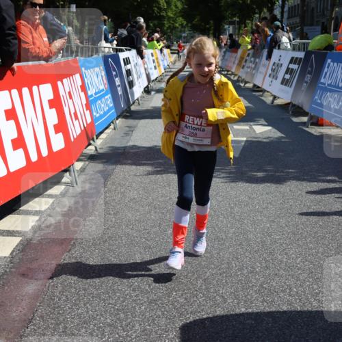 14.06.2026 - REWE Women's Run Strokosch-Dieckow http://msf.ph/oto/9750792 14.06.2026 11:39:30 Ziel 218, 243, 284, 288, 291 meine-sportfotos.de