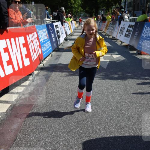 14.06.2026 - REWE Women's Run Strokosch-Dieckow http://msf.ph/oto/9750797 14.06.2026 11:39:30 Ziel 218, 243, 284, 288, 291 meine-sportfotos.de