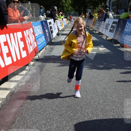 14.06.2026 - REWE Women's Run Strokosch-Dieckow http://msf.ph/oto/9750803 14.06.2026 11:39:30 Ziel 218, 243, 284, 288, 291 meine-sportfotos.de