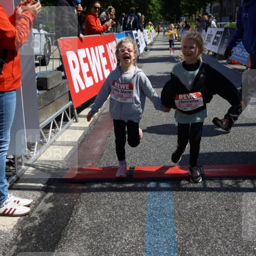 14.06.2026 - REWE Women's Run Strokosch-Dieckow http://msf.ph/oto/9750816 14.06.2026 11:39:26 Ziel 218, 222, 243, 284, 291, 366 meine-sportfotos.de