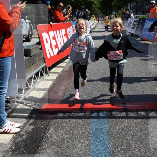 14.06.2026 - REWE Women's Run Strokosch-Dieckow http://msf.ph/oto/9750824 14.06.2026 11:39:26 Ziel 218, 222, 243, 284, 291, 366 meine-sportfotos.de