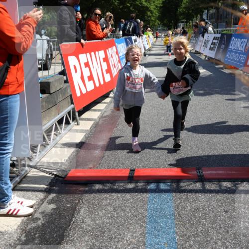 14.06.2026 - REWE Women's Run Strokosch-Dieckow http://msf.ph/oto/9750844 14.06.2026 11:39:26 Ziel 218, 222, 243, 284, 291, 366 meine-sportfotos.de