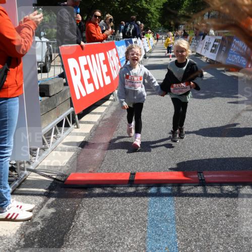 14.06.2026 - REWE Women's Run Strokosch-Dieckow http://msf.ph/oto/9750848 14.06.2026 11:39:26 Ziel 218, 222, 243, 284, 291, 366 meine-sportfotos.de