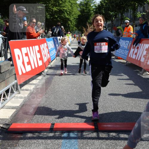 14.06.2026 - REWE Women's Run Strokosch-Dieckow http://msf.ph/oto/9750853 14.06.2026 11:39:24 Ziel 218, 222, 243, 284, 291, 366 meine-sportfotos.de