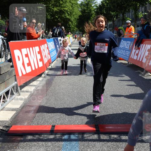 14.06.2026 - REWE Women's Run Strokosch-Dieckow http://msf.ph/oto/9750858 14.06.2026 11:39:24 Ziel 218, 222, 243, 284, 291, 366 meine-sportfotos.de