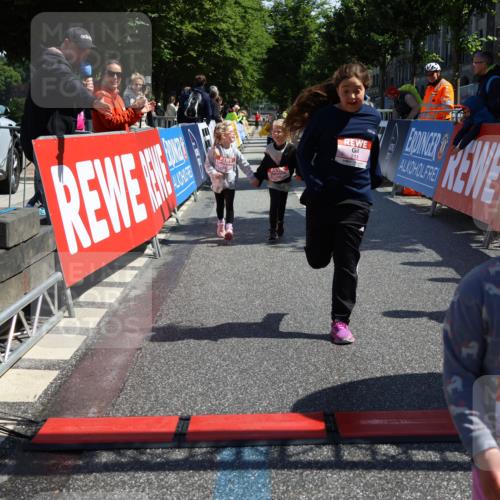 14.06.2026 - REWE Women's Run Strokosch-Dieckow http://msf.ph/oto/9750873 14.06.2026 11:39:24 Ziel 218, 222, 243, 284, 291, 366 meine-sportfotos.de