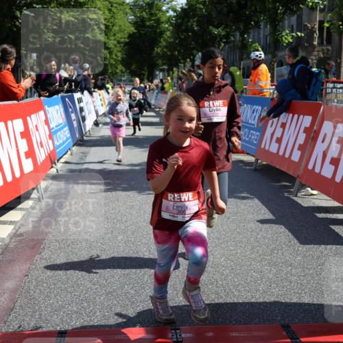 14.06.2026 - REWE Women's Run Strokosch-Dieckow http://msf.ph/oto/9750919 14.06.2026 11:39:20 Ziel 115, 202, 218, 222, 284, 366 meine-sportfotos.de
