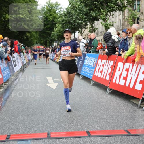 14.06.2026 - REWE Women's Run Strokosch-Dieckow http://msf.ph/oto/9750974 14.06.2026 09:50:41 Ziel 10869, 11245 meine-sportfotos.de