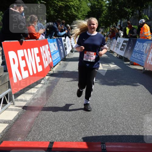 14.06.2026 - REWE Women's Run Strokosch-Dieckow http://msf.ph/oto/9751026 14.06.2026 11:39:12 Ziel 115, 147, 202, 236, 287 meine-sportfotos.de