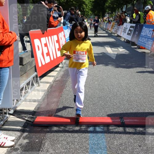 14.06.2026 - REWE Women's Run Strokosch-Dieckow http://msf.ph/oto/9751056 14.06.2026 11:39:06 Ziel 147, 213, 219, 223, 229, 230, 231, 236, 285, 286, 287, 308 meine-sportfotos.de