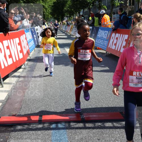 14.06.2026 - REWE Women's Run Strokosch-Dieckow http://msf.ph/oto/9751063 14.06.2026 11:39:05 Ziel 147, 213, 219, 223, 229, 230, 231, 236, 285, 286, 287, 308, 338 meine-sportfotos.de