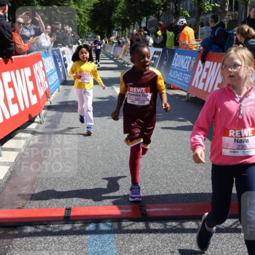 14.06.2026 - REWE Women's Run Strokosch-Dieckow http://msf.ph/oto/9751076 14.06.2026 11:39:05 Ziel 147, 213, 219, 223, 229, 230, 231, 236, 285, 286, 287, 308, 338 meine-sportfotos.de