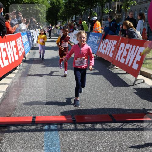 14.06.2026 - REWE Women's Run Strokosch-Dieckow http://msf.ph/oto/9751091 14.06.2026 11:39:04 Ziel 147, 191, 213, 219, 223, 229, 230, 231, 236, 285, 286, 287, 308, 338 meine-sportfotos.de