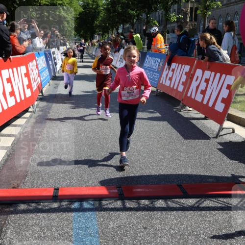 14.06.2026 - REWE Women's Run Strokosch-Dieckow http://msf.ph/oto/9751097 14.06.2026 11:39:04 Ziel 147, 191, 213, 219, 223, 229, 230, 231, 236, 285, 286, 287, 308, 338 meine-sportfotos.de