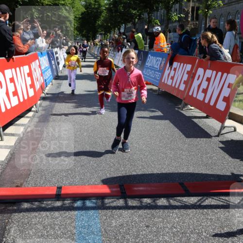 14.06.2026 - REWE Women's Run Strokosch-Dieckow http://msf.ph/oto/9751110 14.06.2026 11:39:04 Ziel 147, 191, 213, 219, 223, 229, 230, 231, 236, 285, 286, 287, 308, 338 meine-sportfotos.de