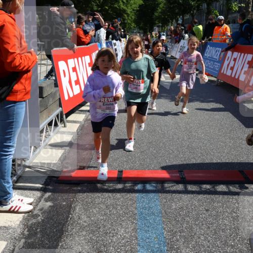 14.06.2026 - REWE Women's Run Strokosch-Dieckow http://msf.ph/oto/9751147 14.06.2026 11:38:59 Ziel 109, 143, 144, 191, 213, 217, 219, 223, 229, 230, 231, 285, 286, 308, 338, 360 meine-sportfotos.de