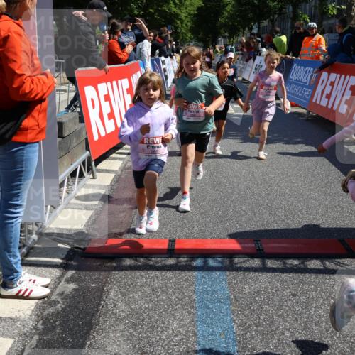 14.06.2026 - REWE Women's Run Strokosch-Dieckow http://msf.ph/oto/9751160 14.06.2026 11:38:59 Ziel 109, 143, 144, 191, 213, 217, 219, 223, 229, 230, 231, 285, 286, 308, 338, 360 meine-sportfotos.de