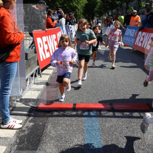 14.06.2026 - REWE Women's Run Strokosch-Dieckow http://msf.ph/oto/9751172 14.06.2026 11:38:59 Ziel 109, 143, 144, 191, 213, 217, 219, 223, 229, 230, 231, 285, 286, 308, 338, 360 meine-sportfotos.de
