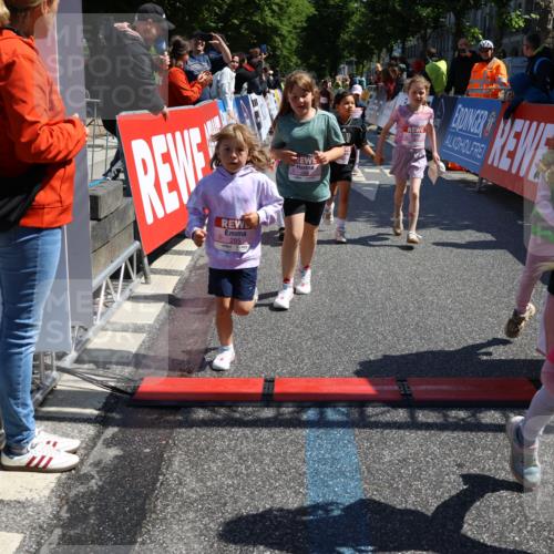 14.06.2026 - REWE Women's Run Strokosch-Dieckow http://msf.ph/oto/9751185 14.06.2026 11:38:59 Ziel 109, 143, 144, 191, 213, 217, 219, 223, 229, 230, 231, 285, 286, 308, 338, 360 meine-sportfotos.de